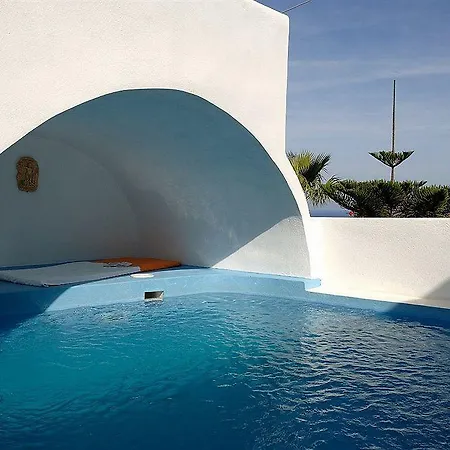 White Cave 3* Oia (Santorini)