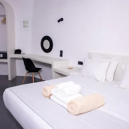 White Cave Aparthotel Oia (Santorini)