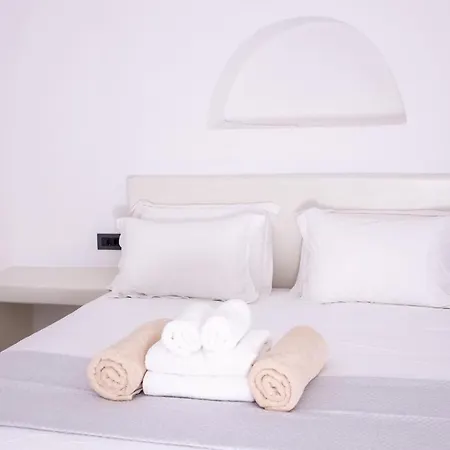 Aparthotel White Cave 3*
