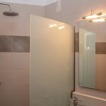 Aparthotel White Cave 3*