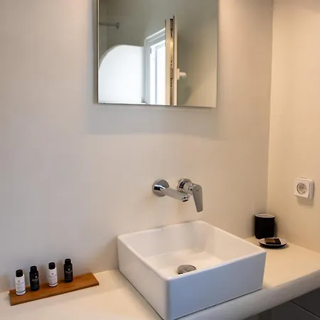 White Cave Aparthotel