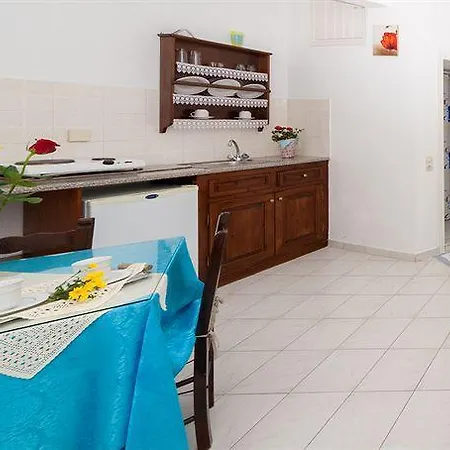 White Cave Aparthotel 3*