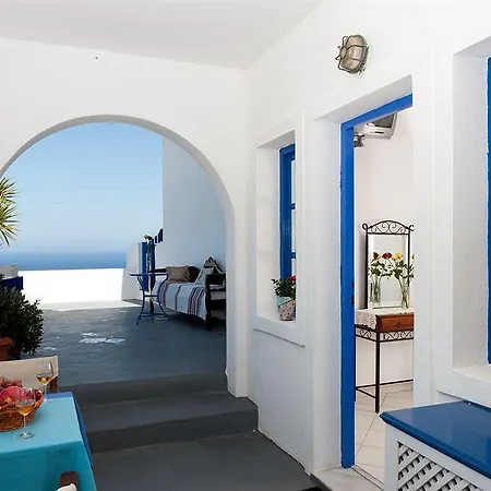 Aparthotel White Cave 3*